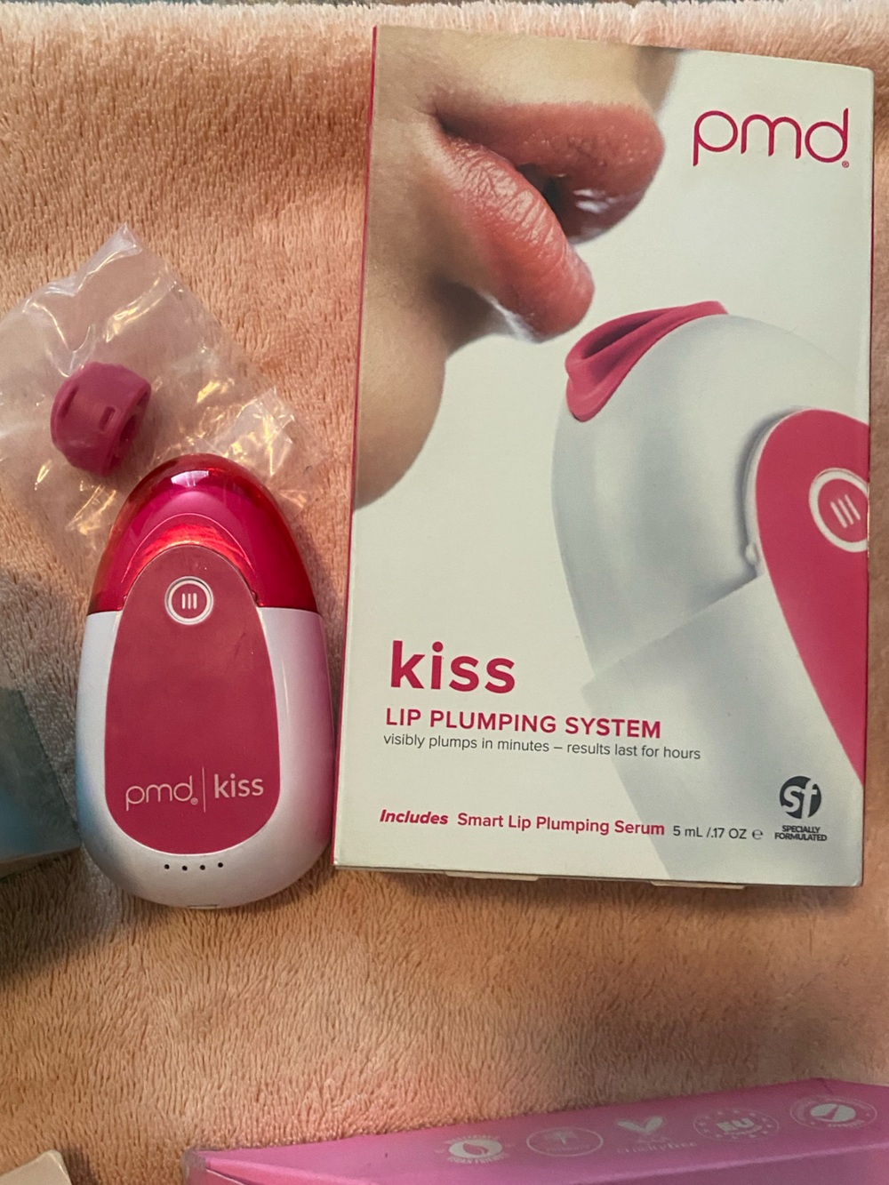 Kiss Lip Plumping Device - Hot Pink and White